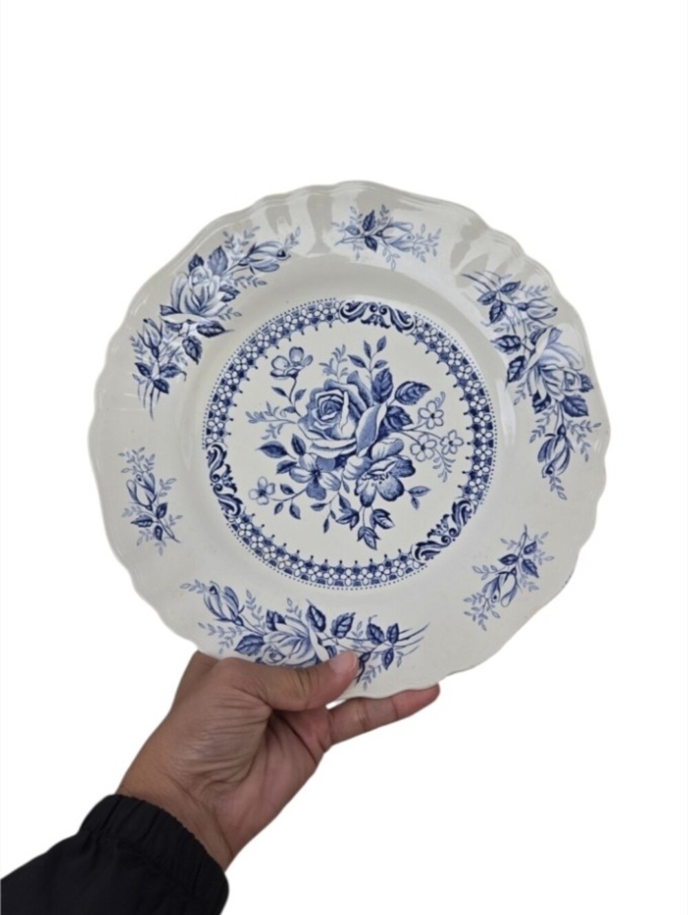 Vintage J & G Meakin Blue White Chelsea Roses Scalloped Ceramic Dinner Plate